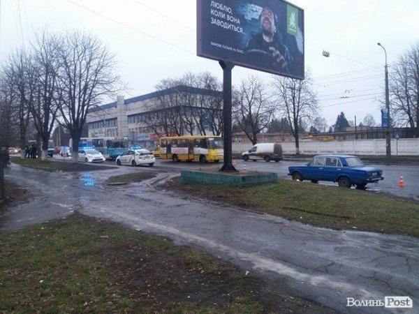 У Луцьку авто збило жінку