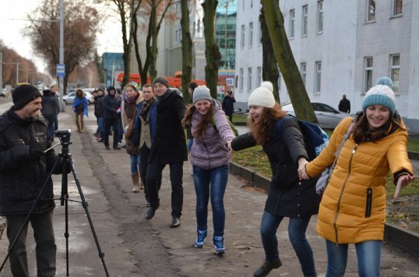 У Луцьку збудували «живий ланцюг» на підтримку євроінтеграції. ФОТО