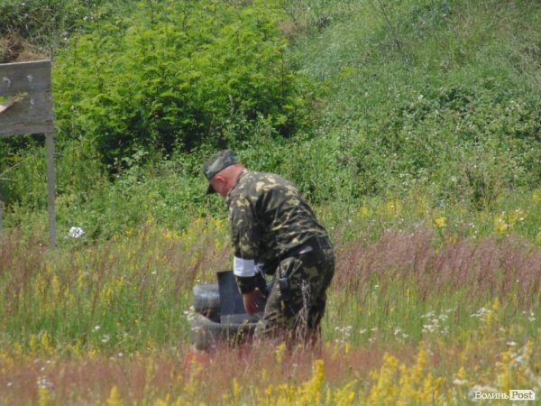 Волинським посадовцям показали солдатське життя. ФОТО