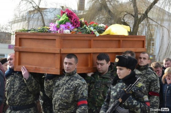 Лучани провели в останню путь бійця, що загинув під Іловайськом. ФОТО