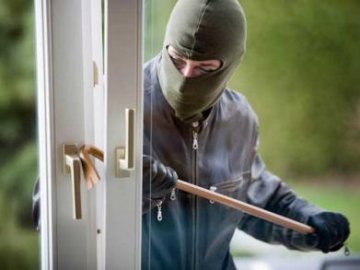 Неперебірливі злодії виносили з осель лучан все, що могли