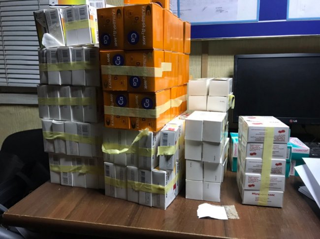 На Волині митники  вилучили  у чоловіка приховані ліки та автівку 