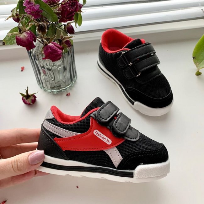 Де придбати стильне та якісне дитяче взуття, не виходячи з дому*