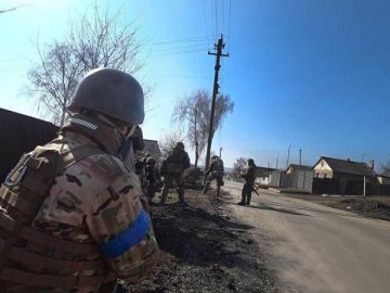 Бійці «Азову» звільнили від окупантів село на Харківщині