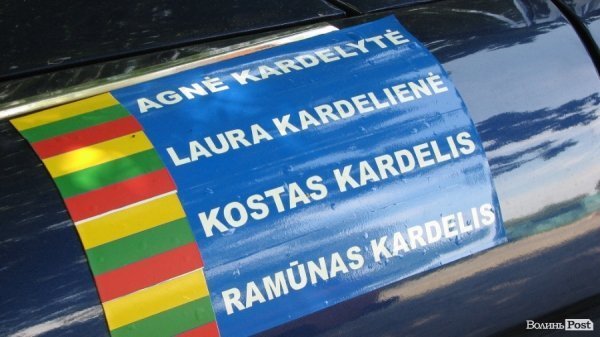 До Луцького замку прибув кортеж ретроавтомобілів. ФОТО