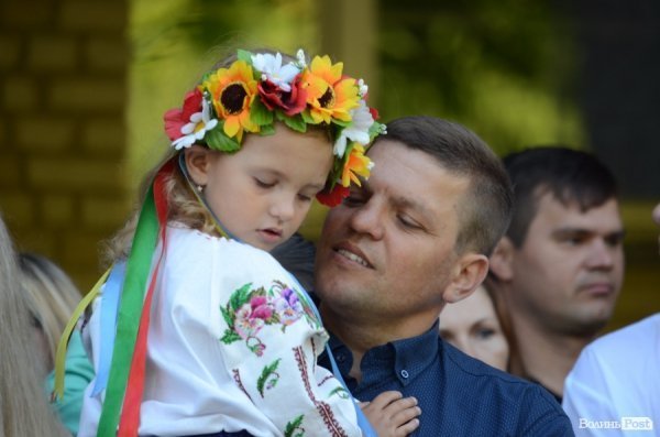 Перший дзвоник у луцьких школах. ФОТОРЕПОРТАЖ