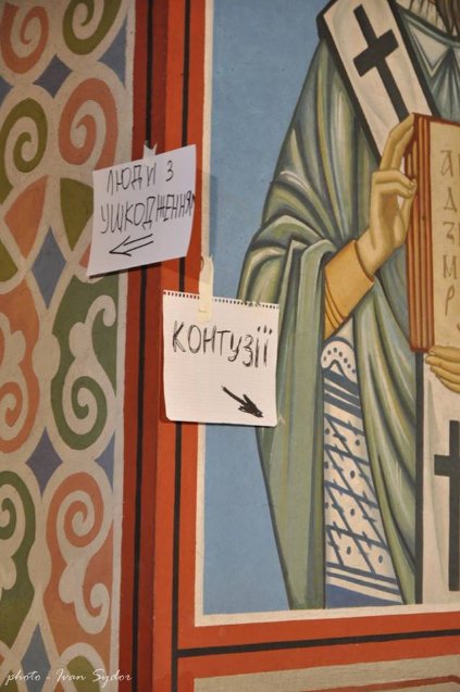 Церква, медики, тіла: священик з Волині показав трагічні кадри з протистояння на Майдані 5-річної давності