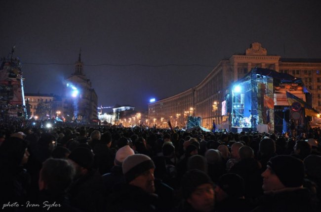 Церква, медики, тіла: священик з Волині показав трагічні кадри з протистояння на Майдані 5-річної давності