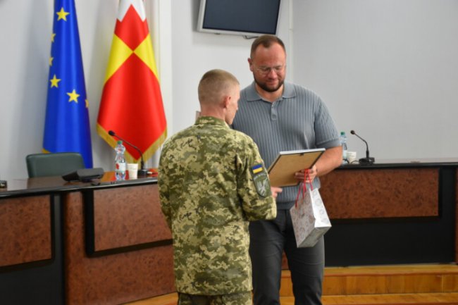У Луцьку нагородили тринадцятьох військовослужбовців Повітряних сил, які захищають місто від дронів та ракет