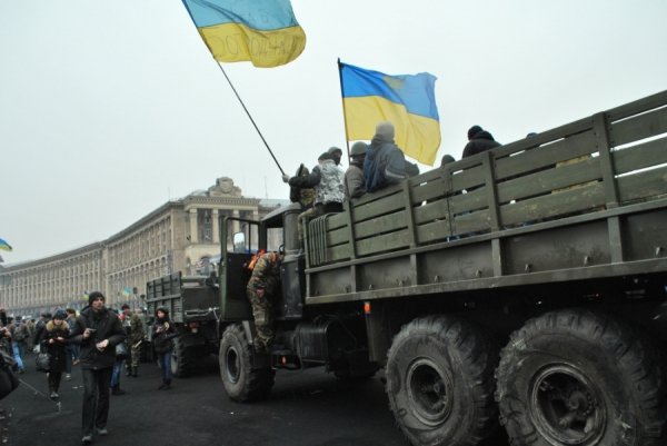 Майдан святкує. ФОТО