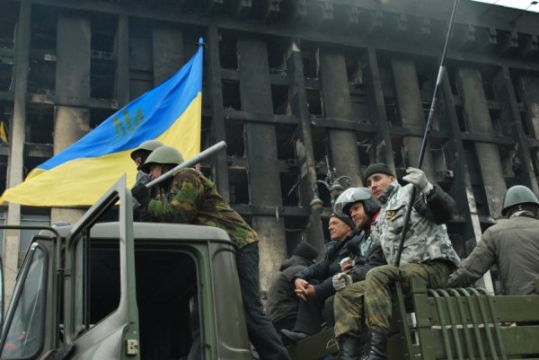 Майдан святкує. ФОТО