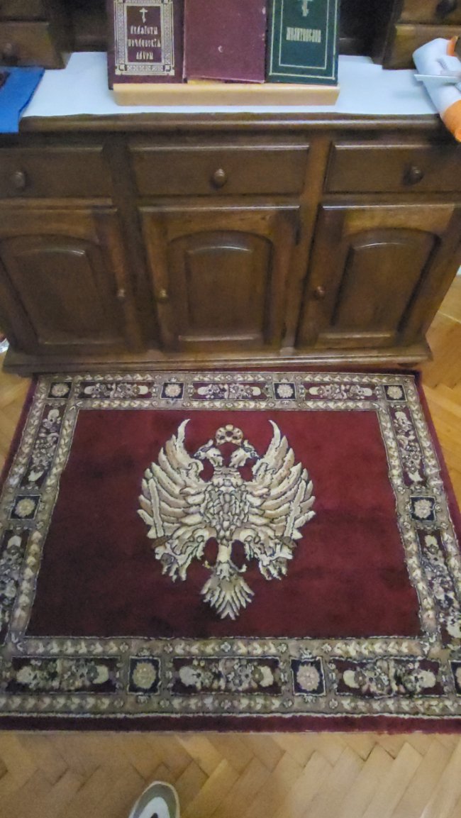 Двоголовий орел та георгіївські стрічки: в Успенському соборі у Володимирі знайшли російські символи