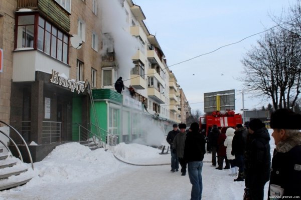 Біля обваленого будинку у Луцьку в пожежі загинула людина. ФОТО. ВІДЕО