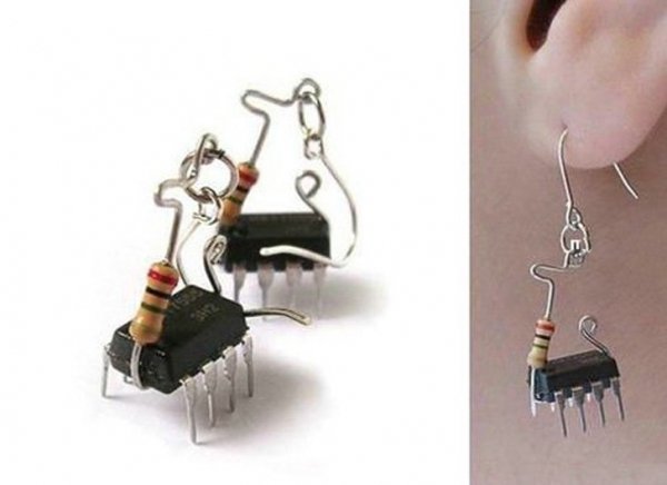 Взагалі в комп'ютері дуже багато різних красивих штучок. Якщо ввімкнути творчу фантазію і уяву, то у вас можуть вийти милі ялинкові іграшки або навіть прикраси