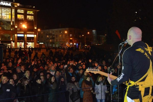 Вечірній Євромайдан у Луцьку. ФОТО. ВІДЕО