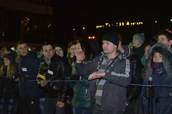 Вечірній Євромайдан у Луцьку. ФОТО. ВІДЕО