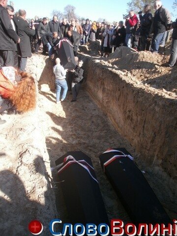 Під Рожищем перепоховали жертв Волинської трагедії. ФОТО