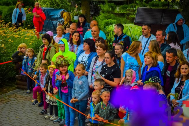 Плетіння вінків та показове годування тварин: як минула ніч у луцькому зоопарку. ФОТО