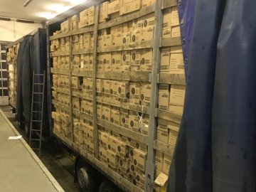 В «Ягодині» у далекобійника вилучили «зайвого» товару на півтора мільйона