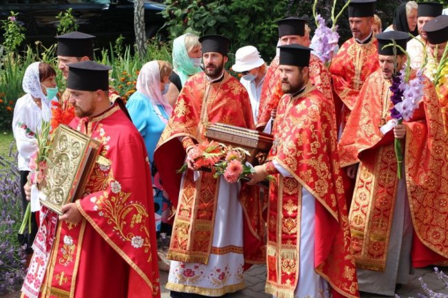 У селі під Луцьком релігійна громада відзначила потрійний ювілей. ФОТО