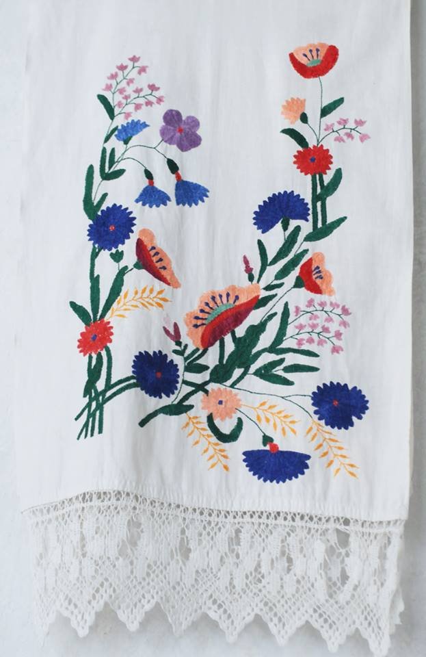 Квіти і бджоли: волинський фотограф поділився весняними знімками