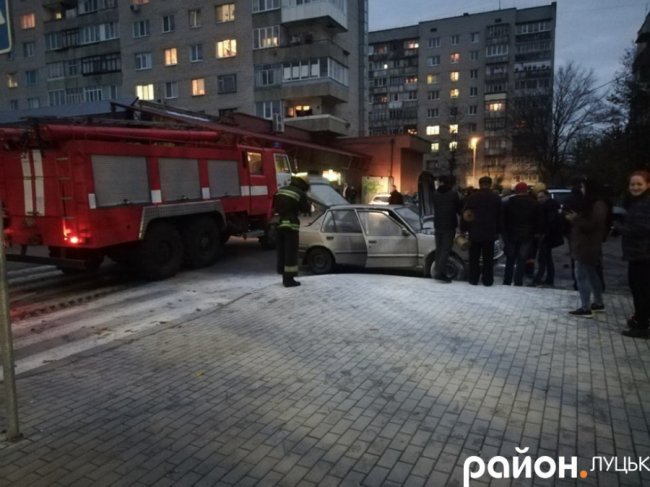 У Луцьку горіла автівка. ФОТО