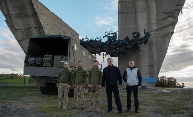 Порошенко передав воїнам волинської бригади цінне обладнання 