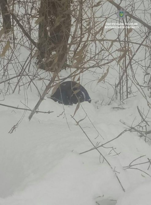 У Луцьку з 10-метрового рову витягли обмороженого чоловіка