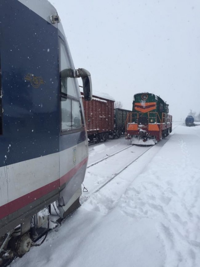 В холоді і без світла: як возить пасажирів рейковий автобус «Луцьк-Львів» 