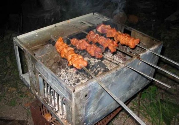  З системного блоку виходить прекрасний мангал! Що, безумовно, вкрай актуально через початок дачно-шашликового сезону