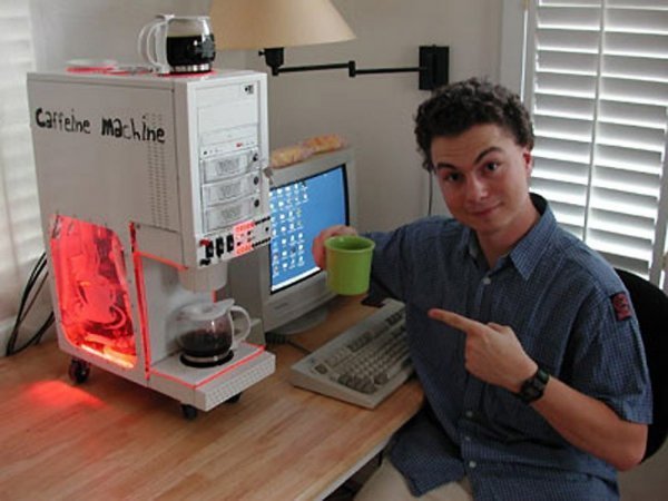 Ну а це вже реінкарнація 181-го рівня! А саме - вбудована в старий системний блок кавоварка