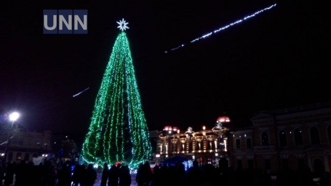Як виглядають головні ялинки різних міст України. ФОТО