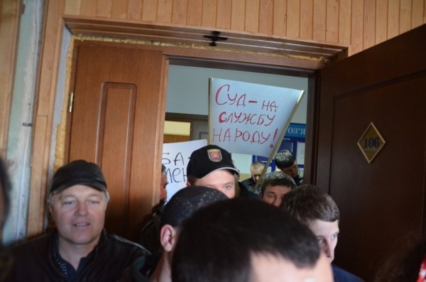 На Волині «Самооборона» відвідала суддю-хабарника