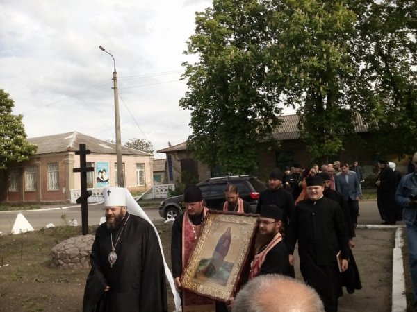 Митрополит Михаїл провів панахиду за загиблими у Волновасі. ФОТО