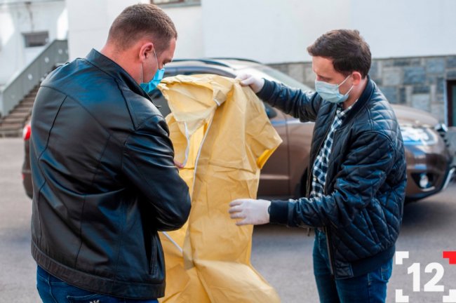 «Ці речі вкрай необхідні», – Олександр Дудар про захисні костюми від БФ «Патріоти Волині». ФОТО