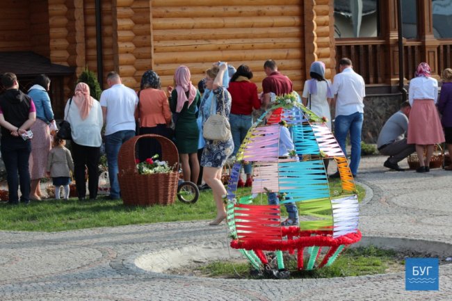 У місті на Волині освятили перші великодні кошики. ФОТО