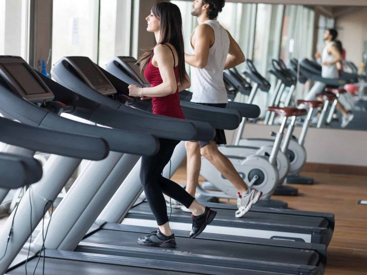 П’ять плюсів тренувань на біговій доріжці, про які варто знати