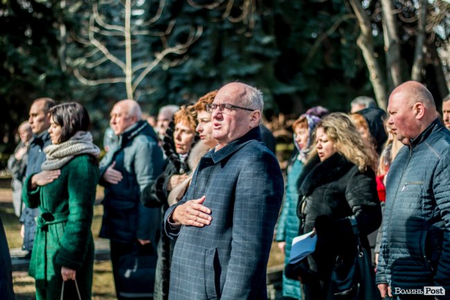 У Луцьку ходою і молитвами вшанували мужність та героїзм добровольців. ФОТО