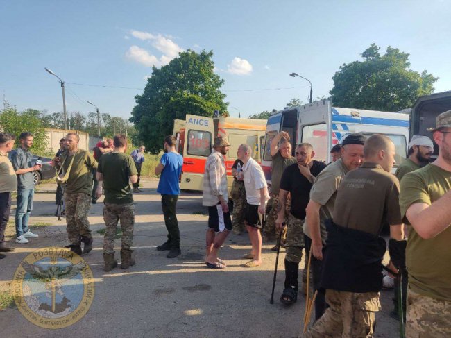 Показали фото масштабного обміну полоненими, серед яких були оборонці «Азовсталі»