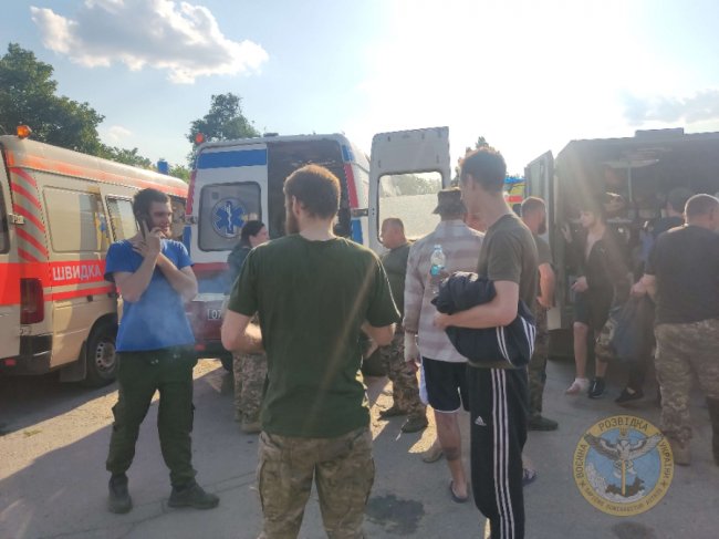 Показали фото масштабного обміну полоненими, серед яких були оборонці «Азовсталі»