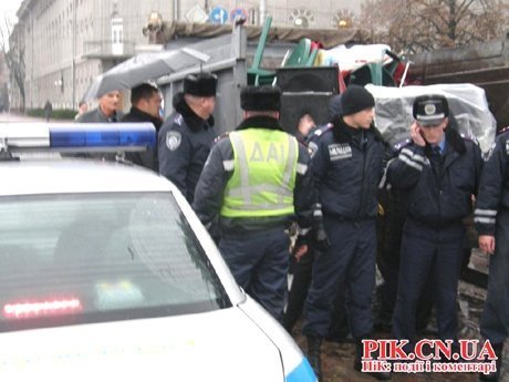 У Чернігові міліція знесла Євромайдан. ФОТО