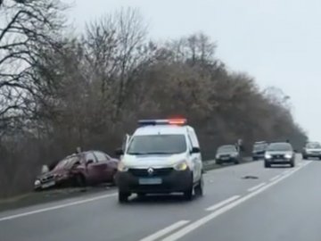 Поблизу Нововолинська – аварія, дві автівки злетіли у кювет