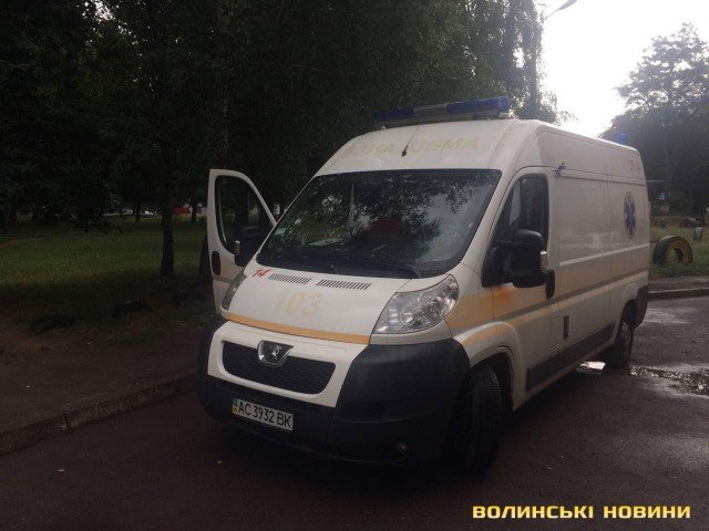 У луцькому сквері знайшли тіло атовця. ФОТО 18+