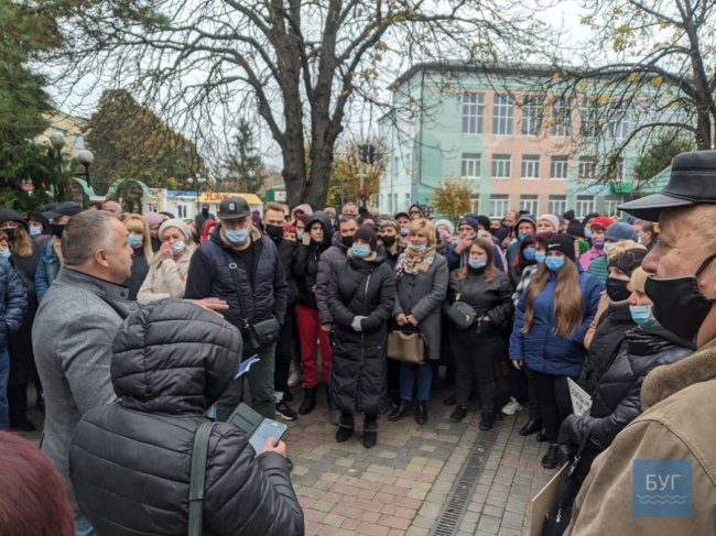 У Володимирі під мерією підприємці влаштували акцію протесту. ФОТО