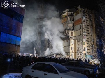 У зруйнованій багатоповерхівці в Одесі врятували вже 4 людей