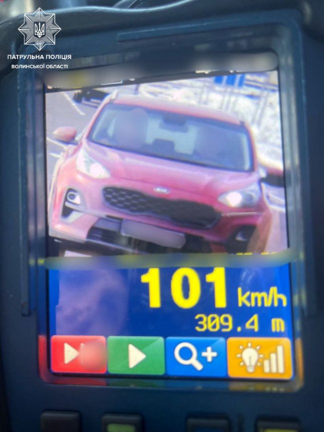 Дозволив неповнолітньому сісти за кермо: на Волині на батька та сина склали адмінматеріали