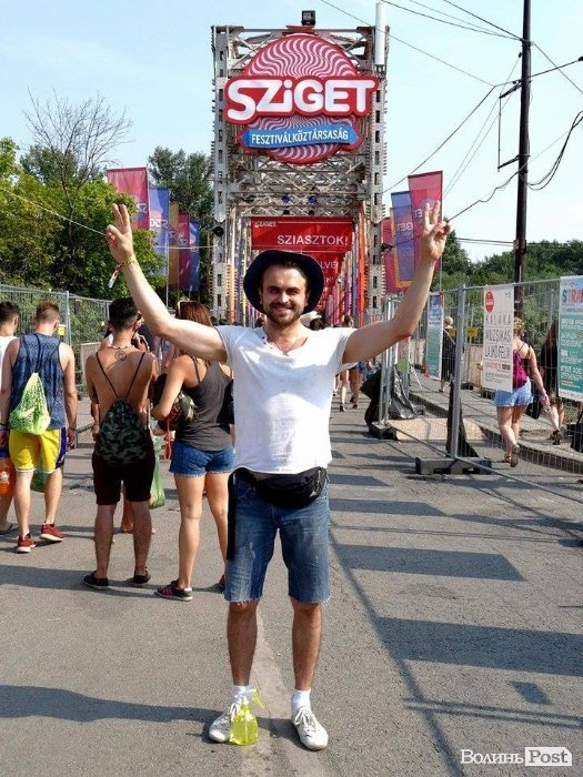 6 стильних  LOVES в шафі публічної персони