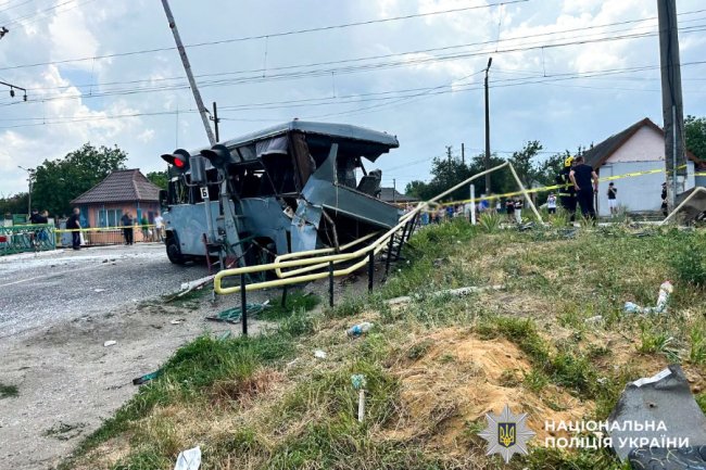 На Рівненщині потяг зіткнувся з маршруткою: четверо загиблих