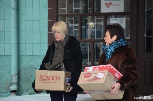 Луцька «Батьківщина» передала на передову смаколики та ремнабори для бійців