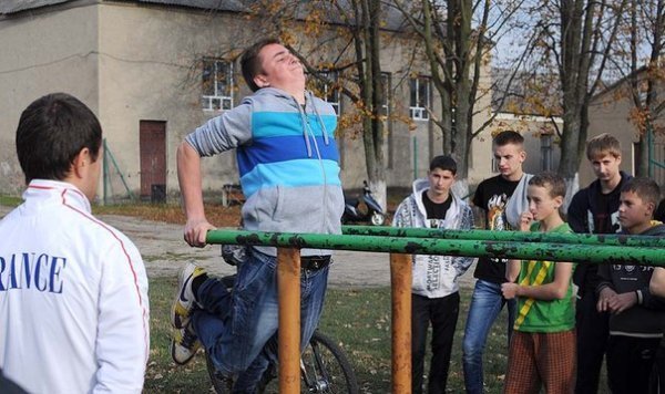 «Street Workout» в Ківерцях: віджимання на брусах. ФОТО